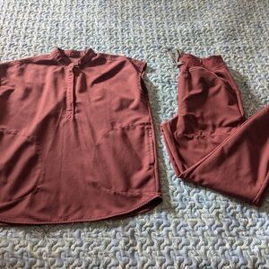 Figs scrub set in burgundy, small top and bottom